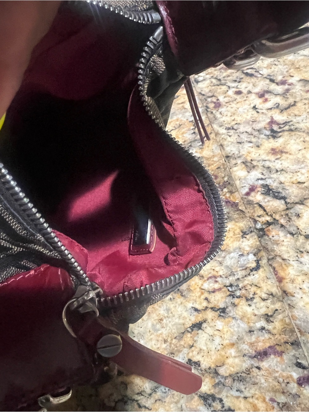 Authentic: VINTAGE FENDI ZUCCA W/RED LEATHER OYSTER SHOULDER BAG ITALY - Picture 11 of 14